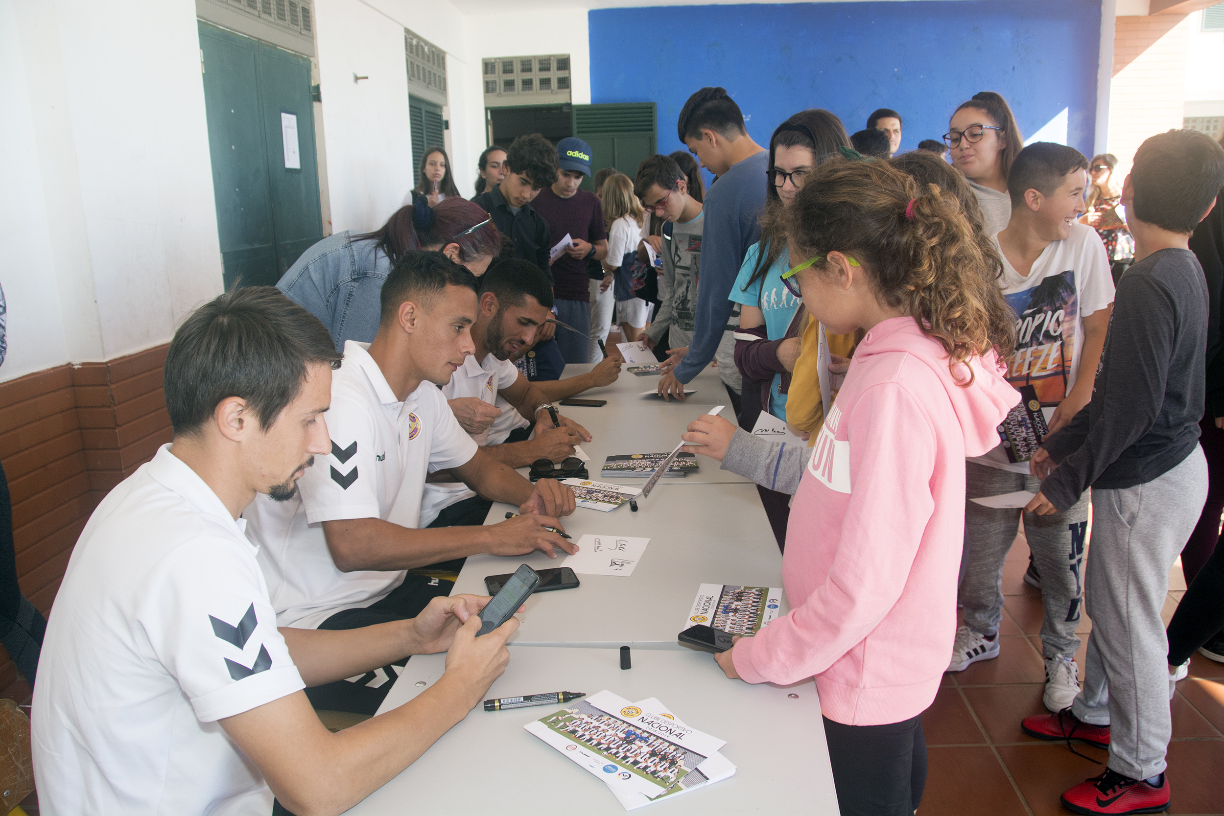 Plantel S nior Visitou Escola Dos Louros Clube Desportivo Nacional 