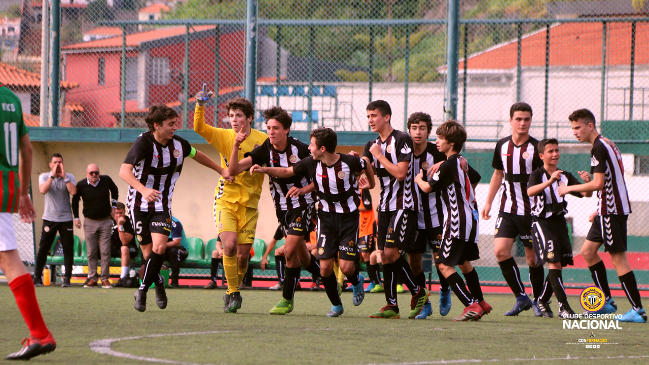 Clube Desportivo Nacional [www.cdnacional.pt] - Está dado o apito inicial.  Concentra-te e encontra o nome de 6 jogadores da nossa equipa sénior de  futebol, nesta autêntica 'Sopa de letras'. Escreve-os na caixa