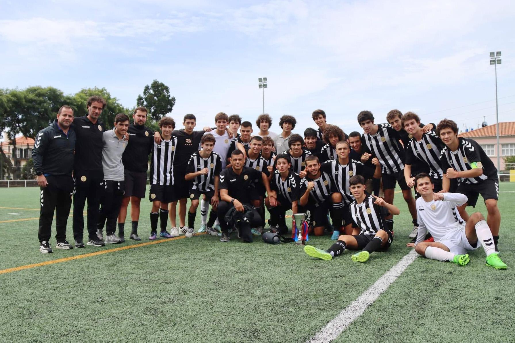 Juvenis com sortes distintas - Clube Desportivo Nacional - Madeira