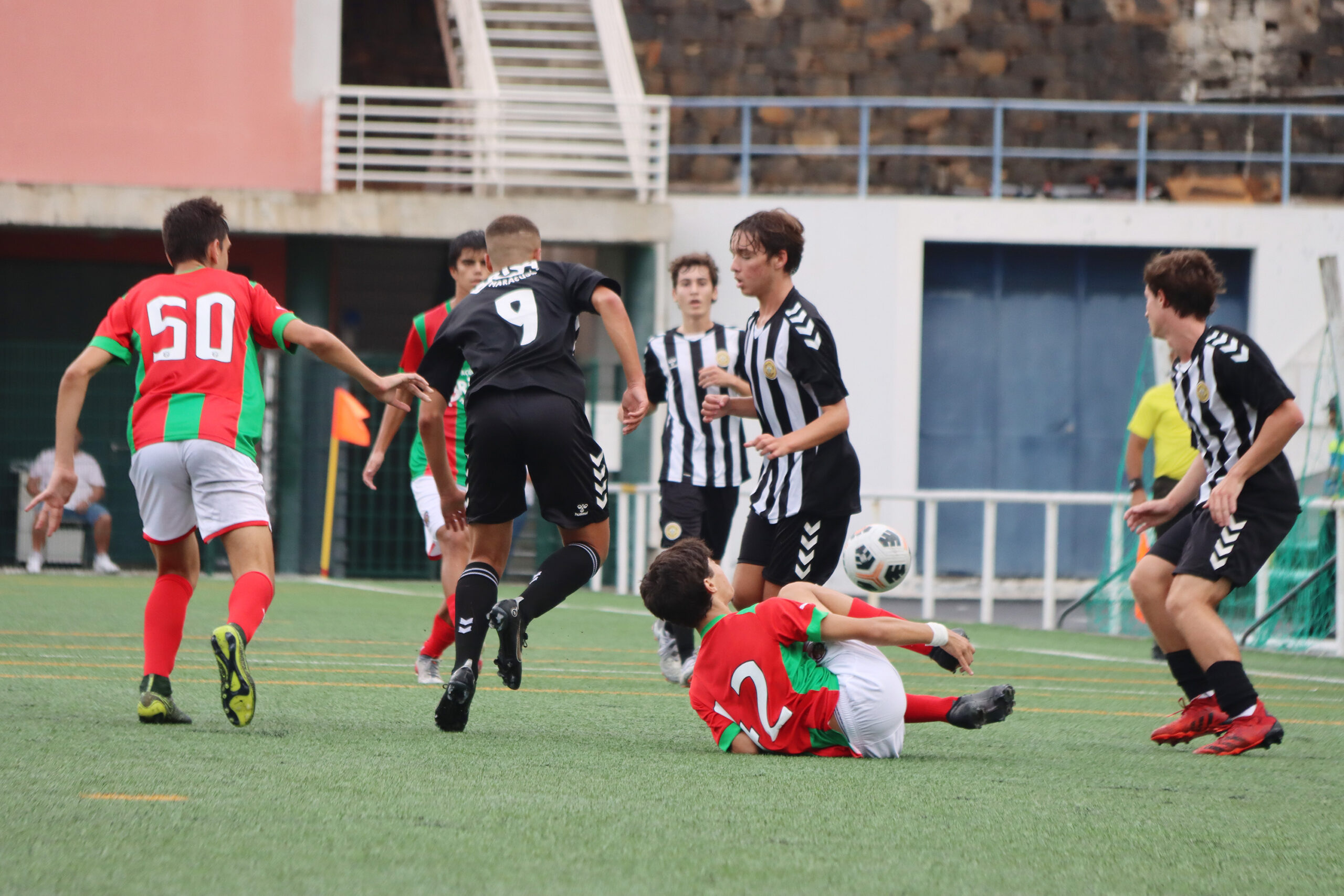 Juvenis com sortes distintas - Clube Desportivo Nacional - Madeira