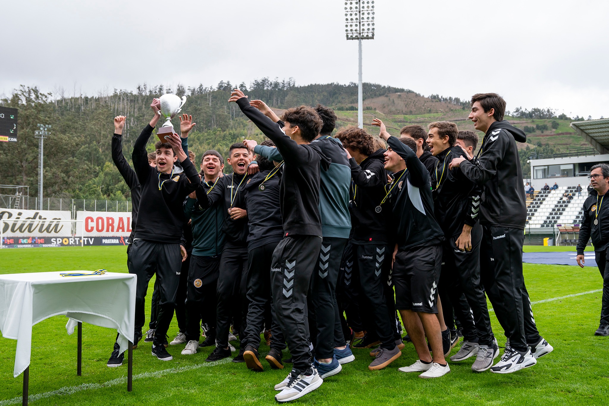 Juvenis com sortes distintas - Clube Desportivo Nacional - Madeira
