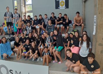 Natação alvi-negra com ouro, prata e bronze
