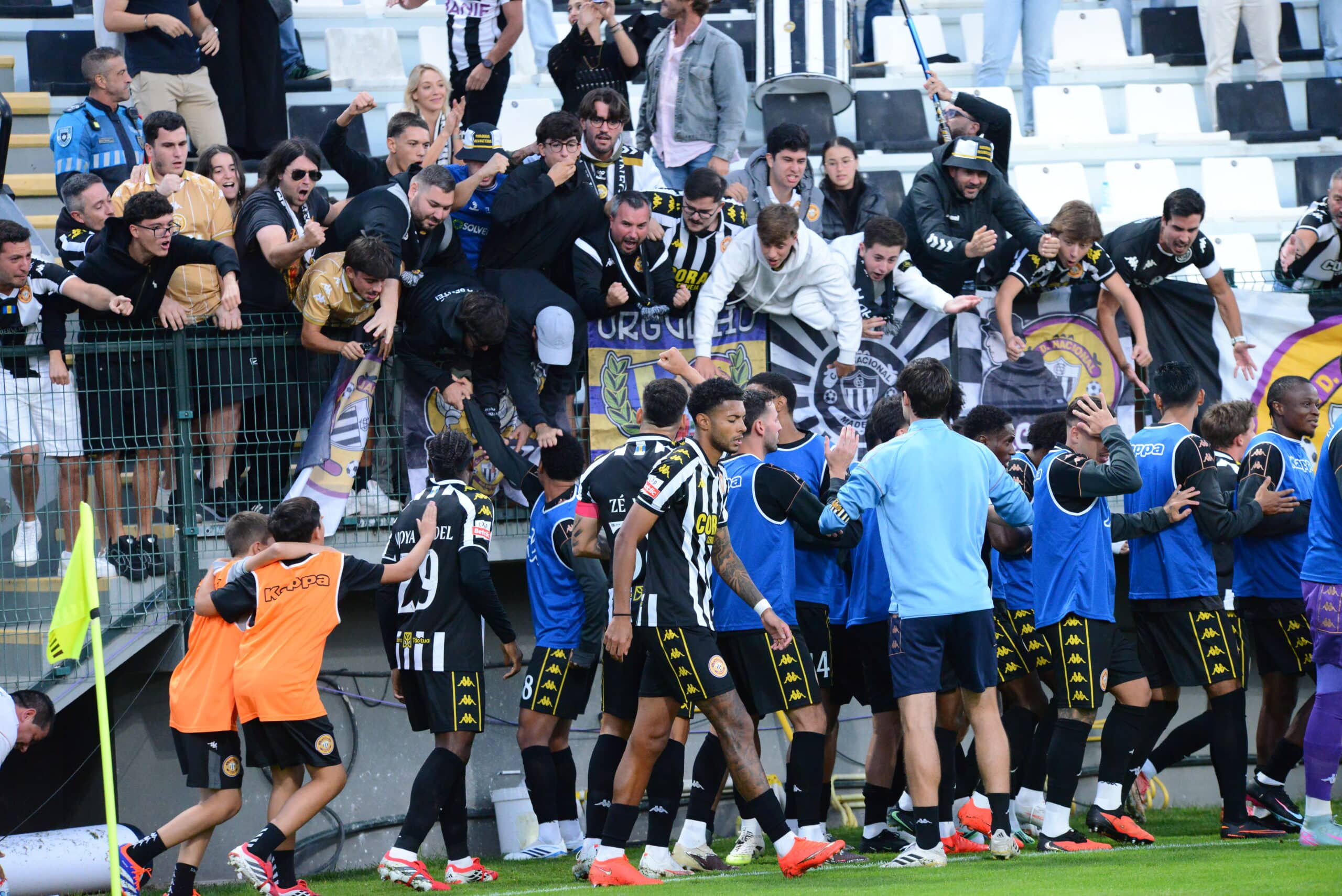 Black and white victory against the Minho team